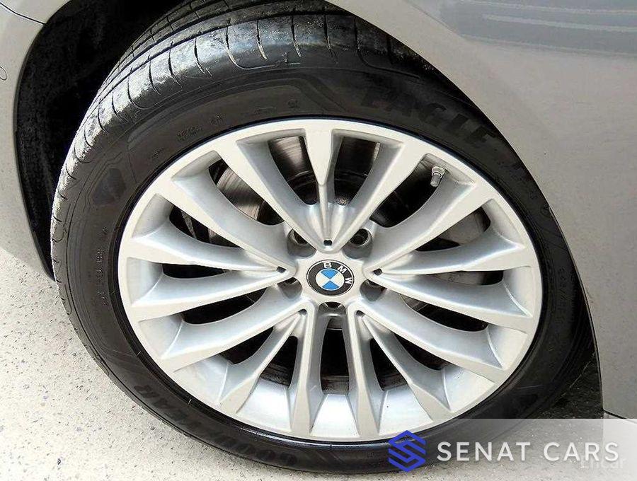 BMW 5-Series 520i Luxury 2WD