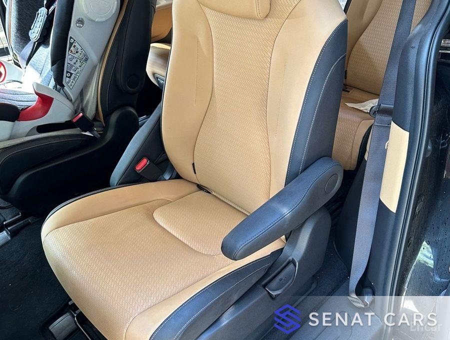 Kia Carnival 9-Seater Signature 2WD