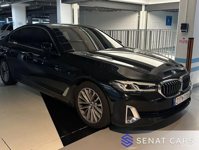 BMW 5-Series 520i Luxury 2WD