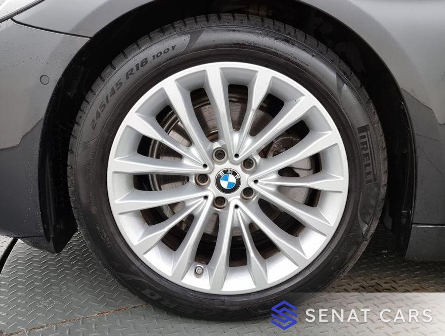 BMW 5-Series 520i Luxury 2WD