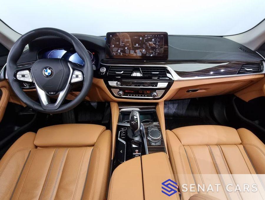 BMW 5-Series 520i Luxury 2WD