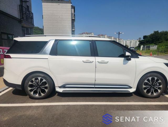 Kia Carnival 9-Seater Signature 2WD