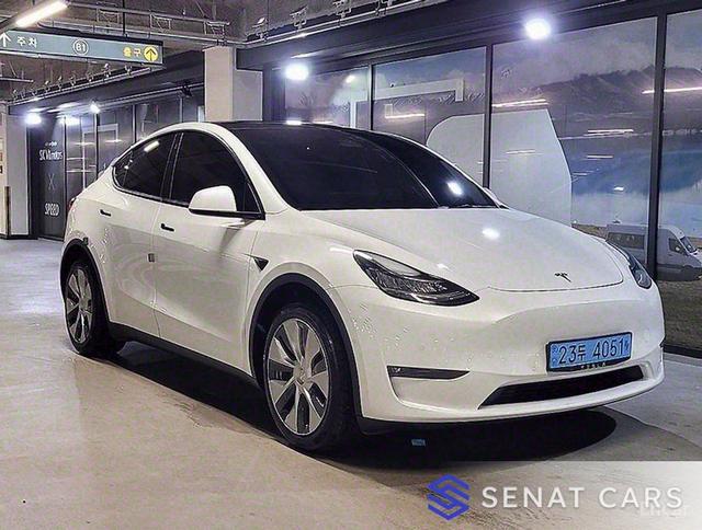 Tesla Model Y Long Range 2WD