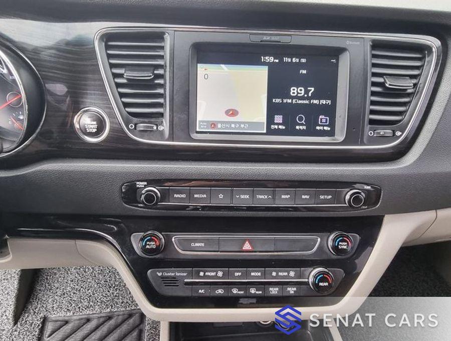 Kia Carnival 7-Seater Limousine VIP 2WD