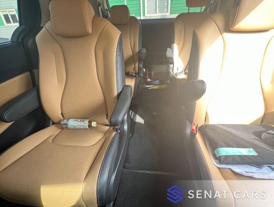 Kia Carnival 9-Seater Signature 2WD