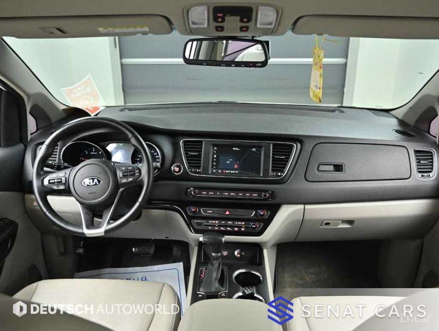 Kia Carnival 9-Seater Luxury 2WD