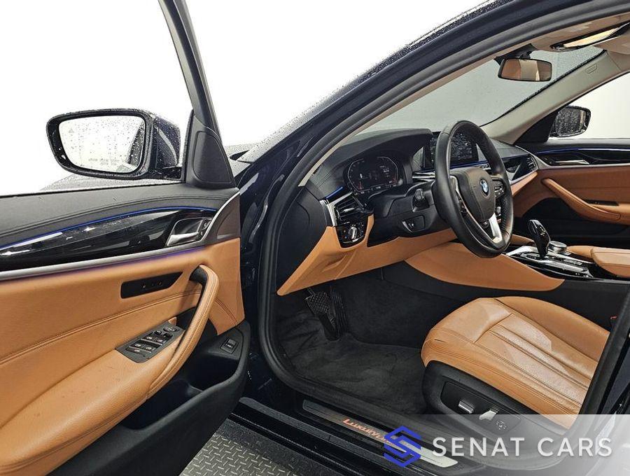 BMW 5-Series 520i Luxury 2WD