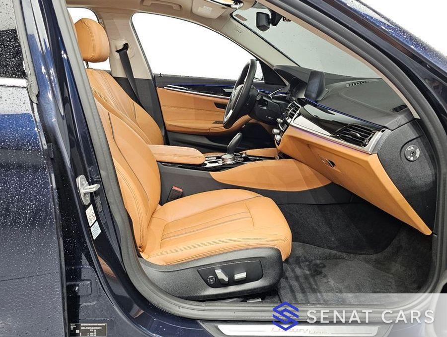 BMW 5-Series 520i Luxury 2WD