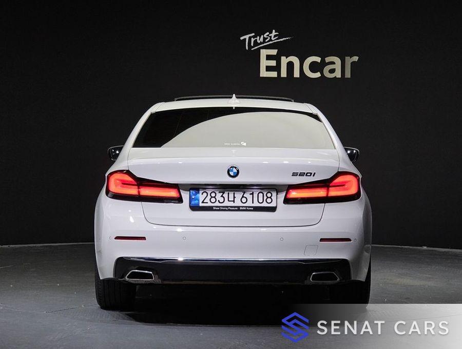 BMW 5-Series 520i Luxury 2WD