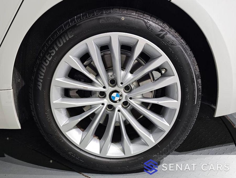 BMW 5-Series 520i Luxury 2WD