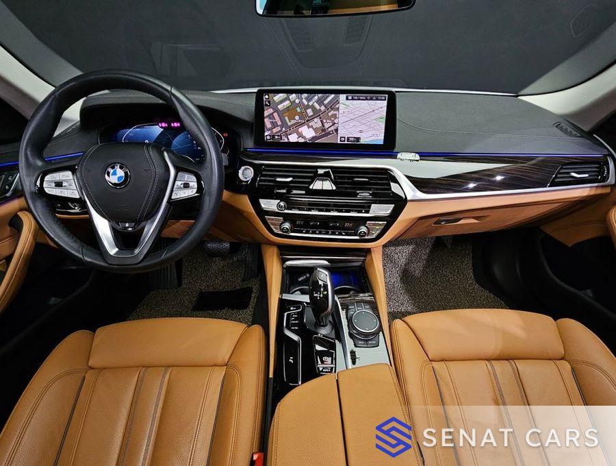 BMW 5-Series 520i Luxury 2WD