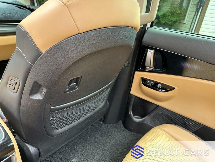 Kia Carnival 9-Seater Signature 2WD