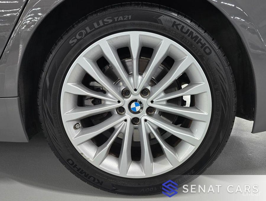 BMW 5-Series 520i Luxury 2WD