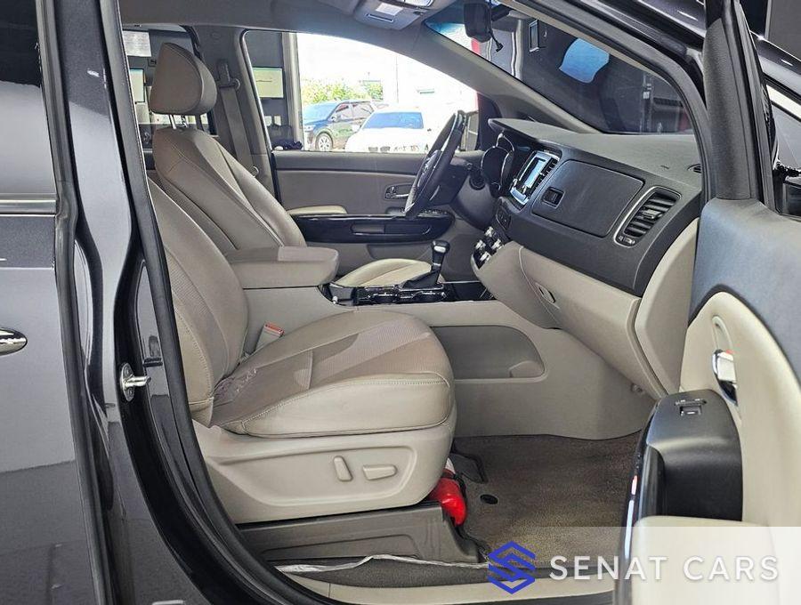 Kia Carnival 11-Seater Prestige 2WD