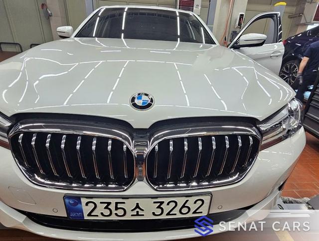 BMW 5-Series 520i Luxury 2WD