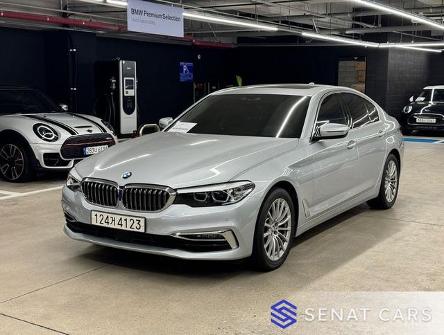 BMW 5-Series 520i Luxury 2WD