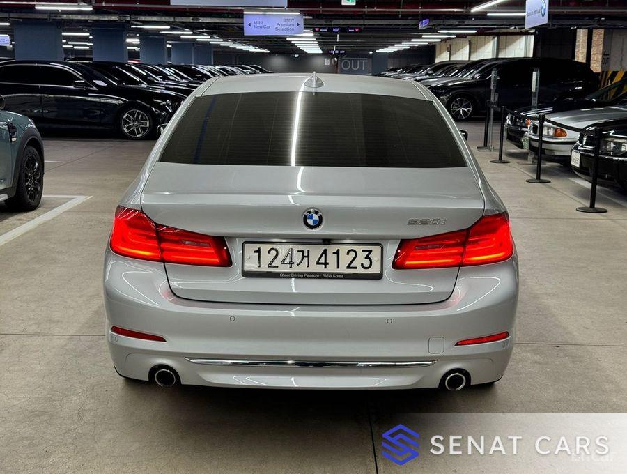 BMW 5-Series 520i Luxury 2WD