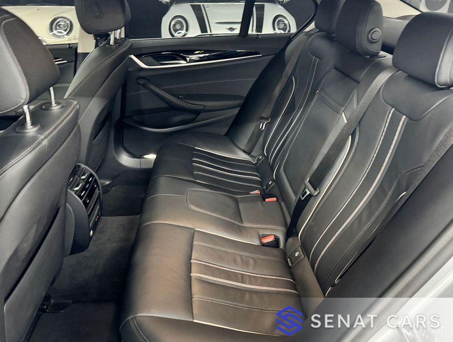 BMW 5-Series 520i Luxury 2WD