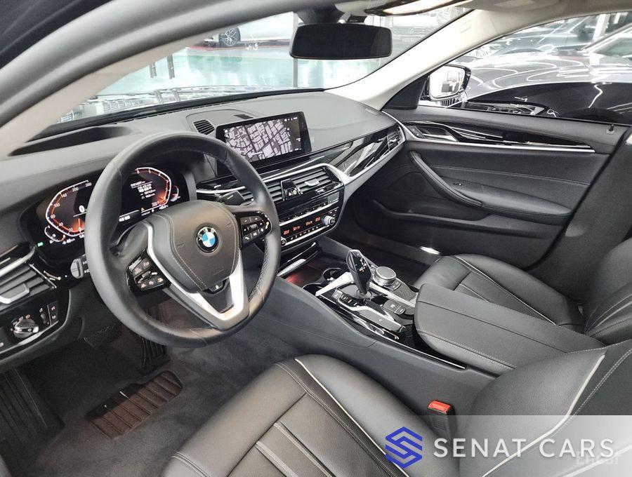 BMW 5-Series 520i Luxury 2WD