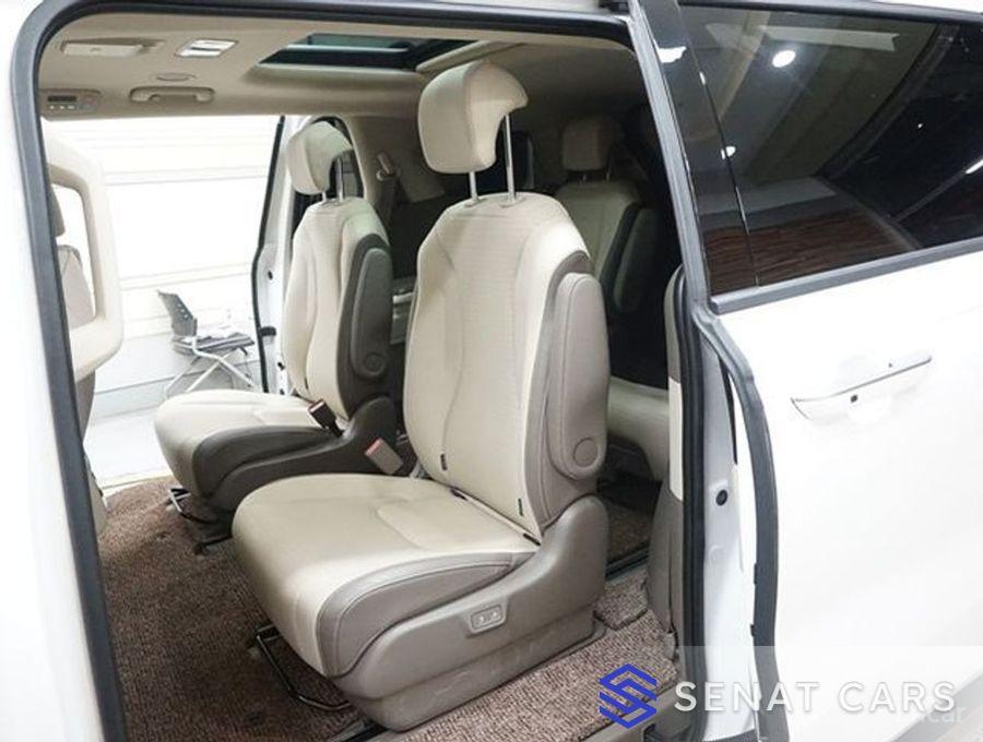 Kia Carnival 9-Seater Signature 2WD