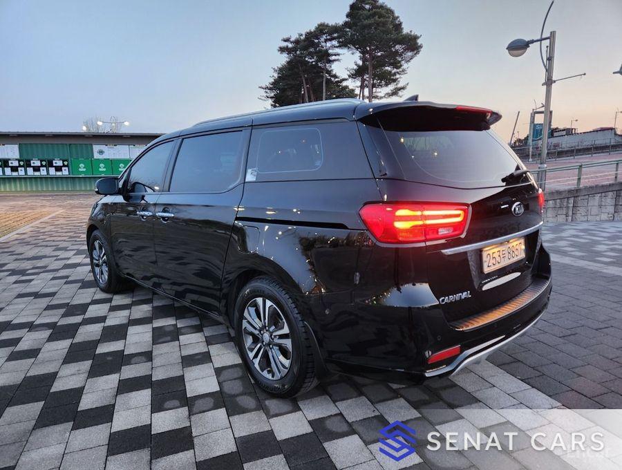 Kia Carnival 9-Seater Luxury 2WD