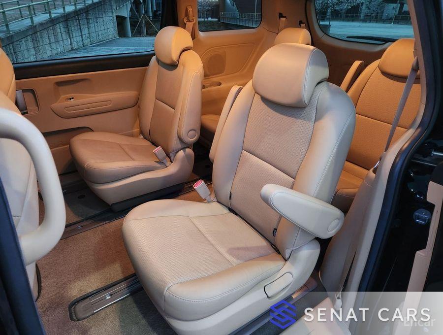 Kia Carnival 9-Seater Luxury 2WD