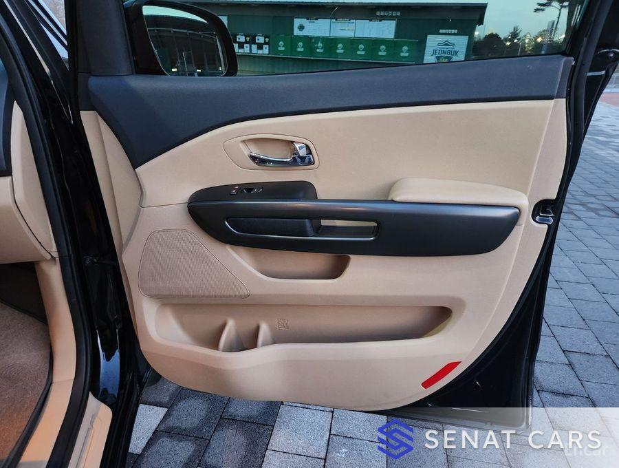 Kia Carnival 9-Seater Luxury 2WD