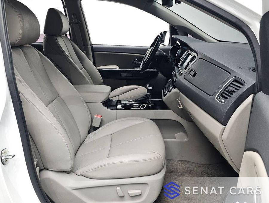 Kia Carnival 9-Seater Noblesse 2WD