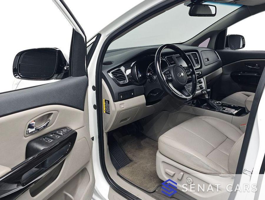 Kia Carnival 9-Seater Noblesse 2WD