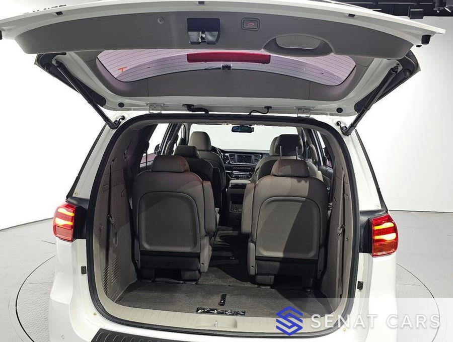 Kia Carnival 9-Seater Noblesse 2WD