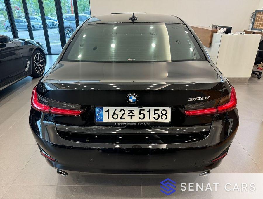 BMW 3-Series 320i 2WD