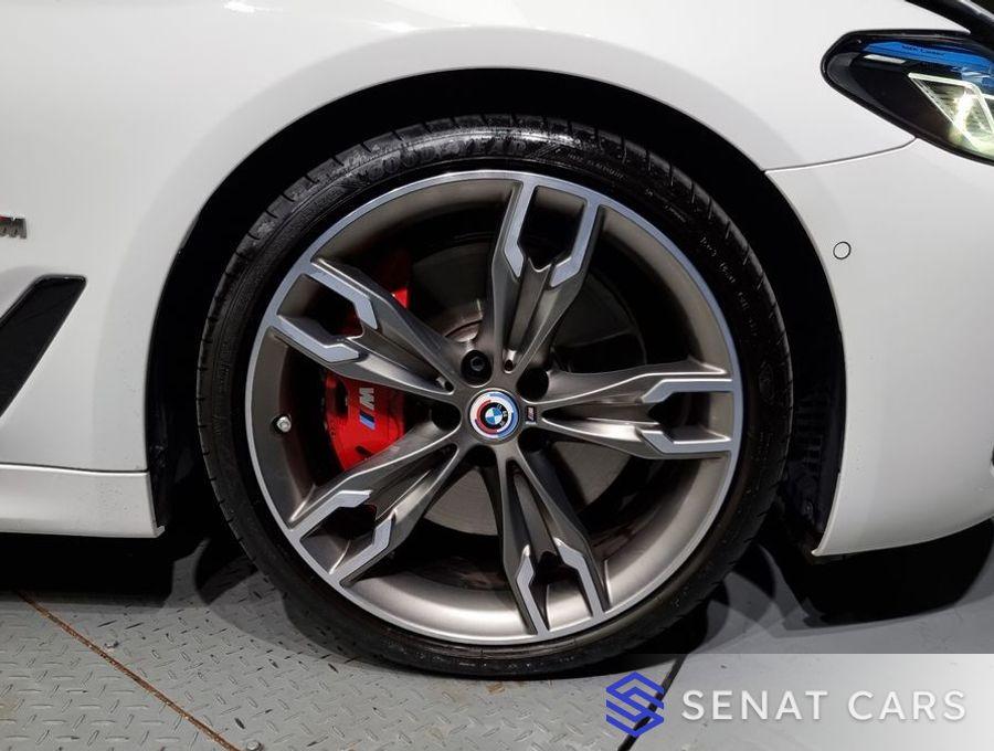 BMW 5-Series M550i xDrive 4WD