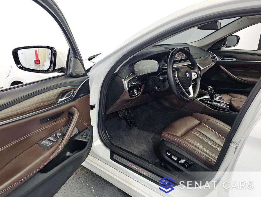 BMW 5-Series 520i Luxury 2WD