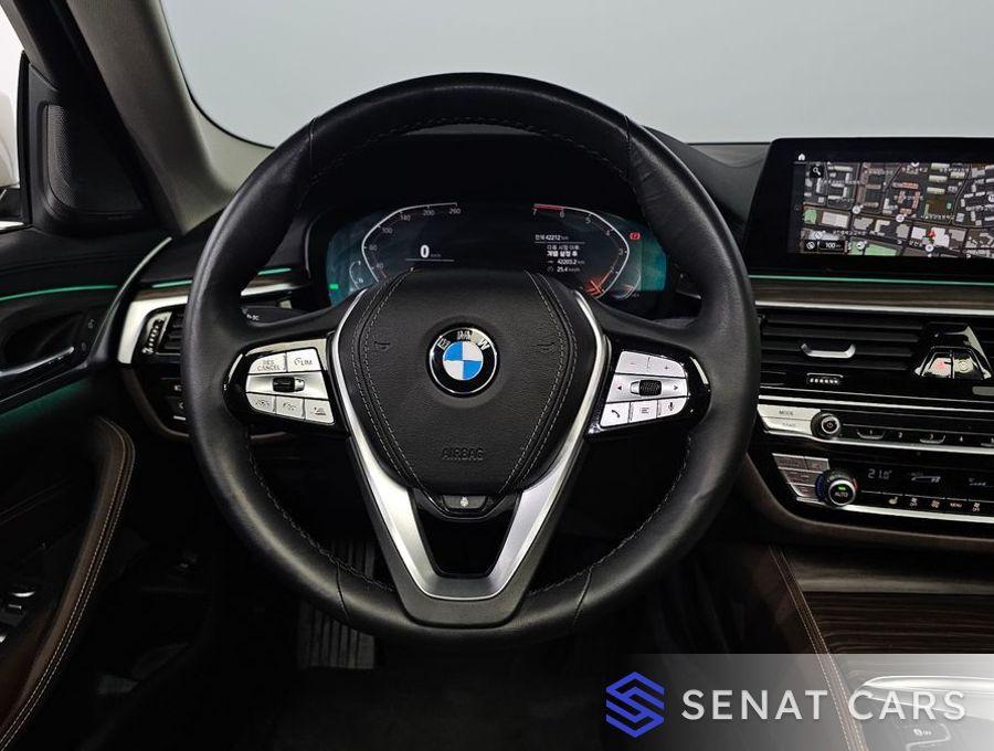 BMW 5-Series 520i Luxury 2WD