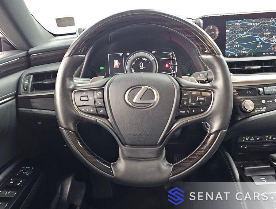 Lexus ES Luxury Plus 2WD