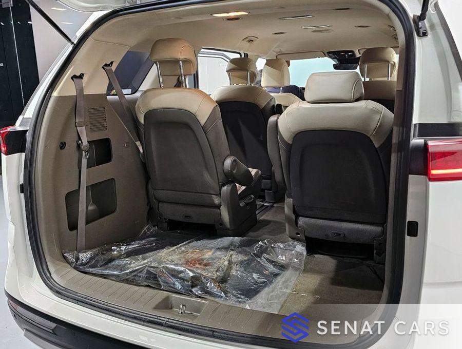 Kia Carnival 9-Seater Prestige 2WD