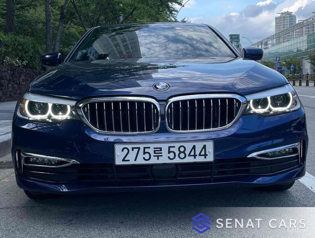 BMW 5-Series 520i Luxury 2WD