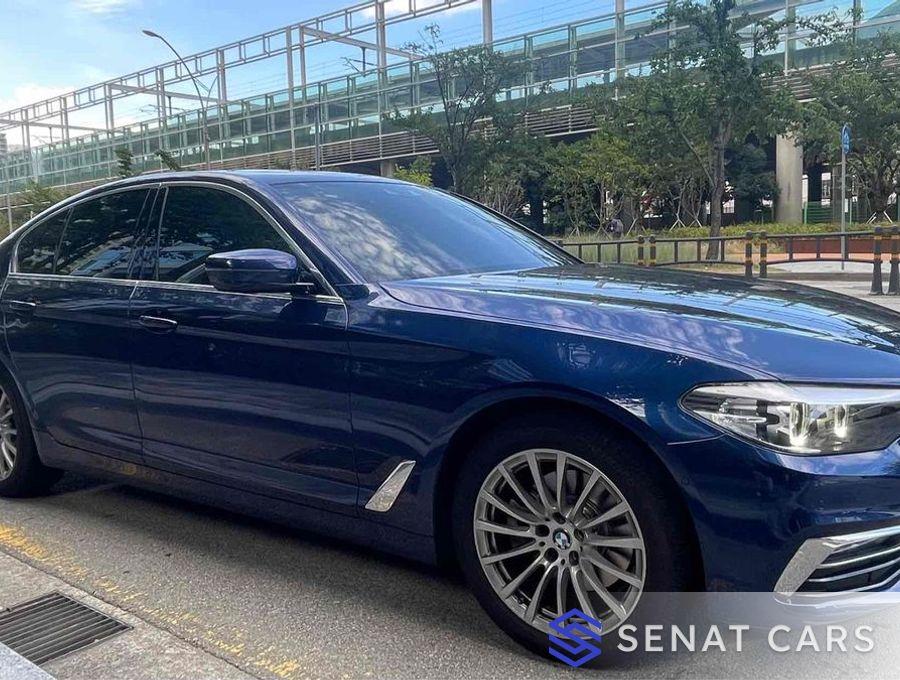 BMW 5-Series 520i Luxury 2WD