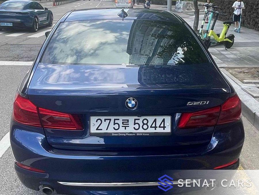 BMW 5-Series 520i Luxury 2WD