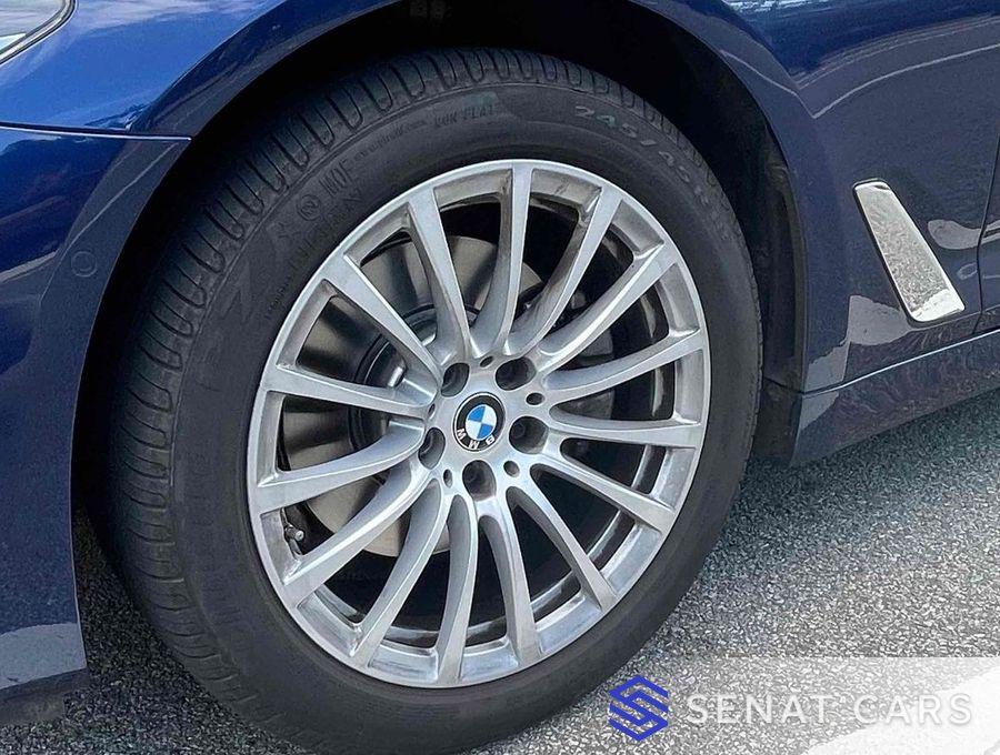 BMW 5-Series 520i Luxury 2WD