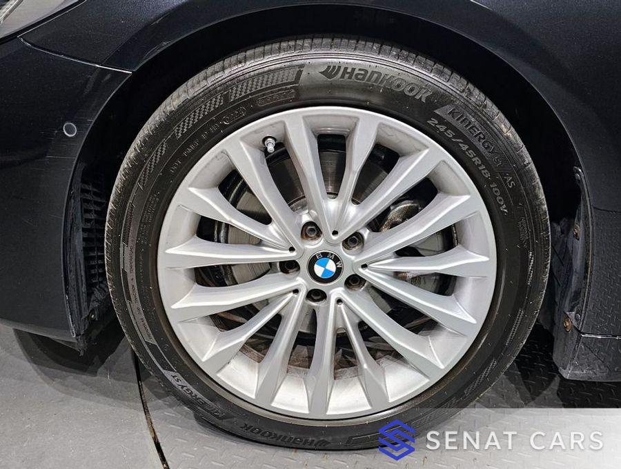 BMW 5-Series 520i Luxury 2WD