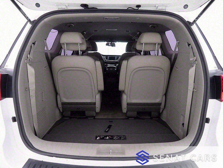 Kia Carnival 9-Seater Luxury 2WD