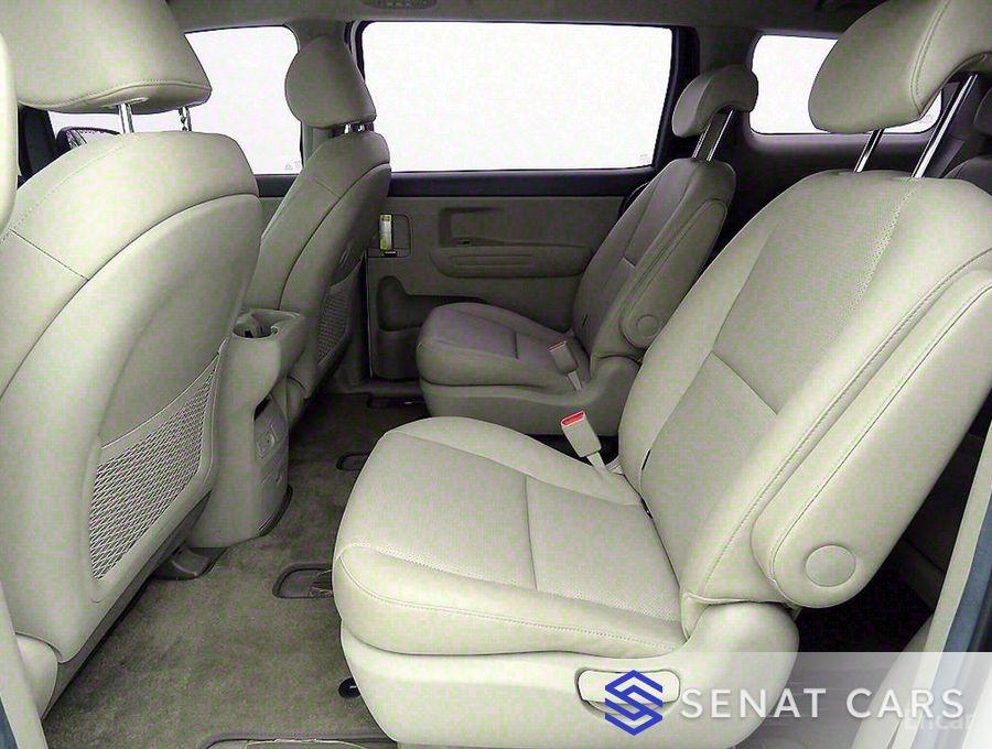 Kia Carnival 9-Seater Luxury 2WD