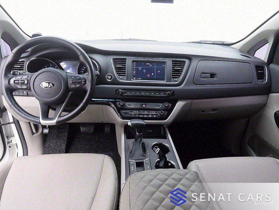 Kia Carnival 9-Seater Luxury 2WD