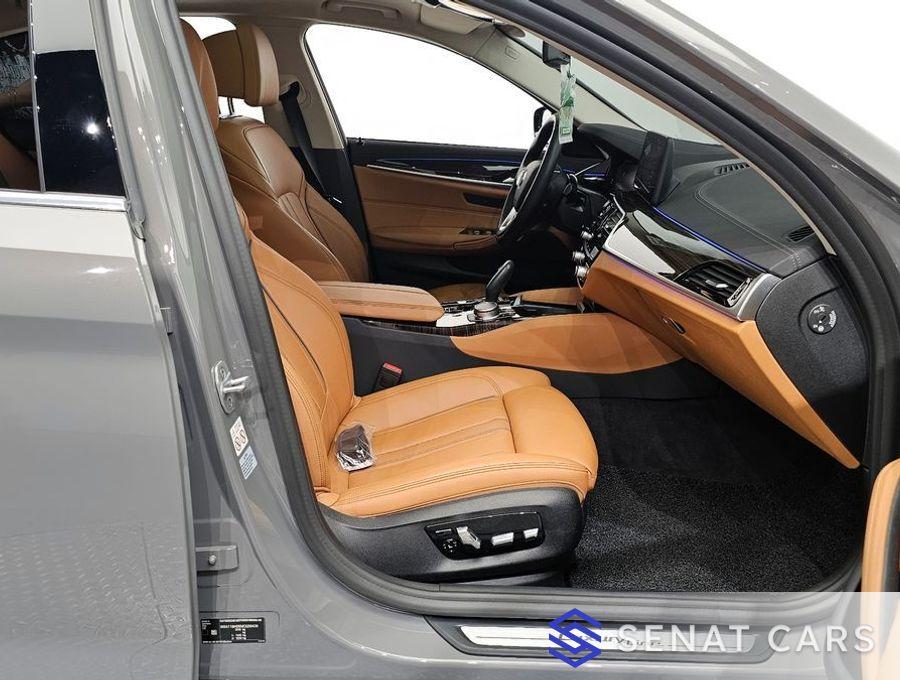 BMW 5-Series 520i Luxury 2WD