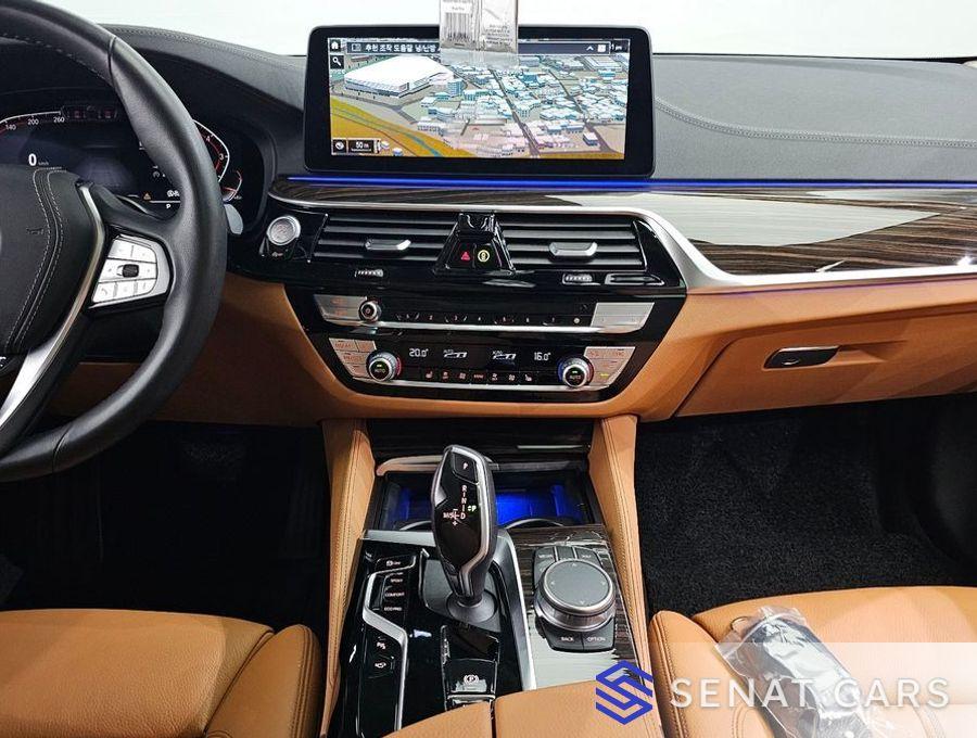 BMW 5-Series 520i Luxury 2WD