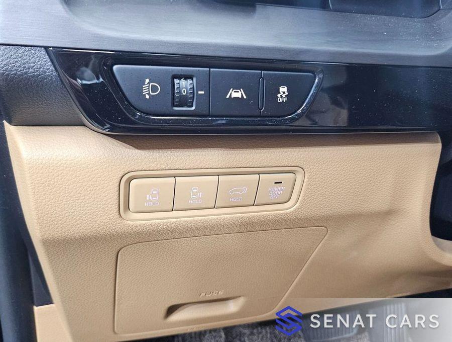 Kia Carnival 9-Seater Signature 2WD