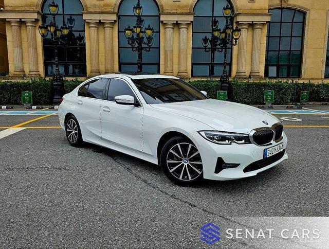 BMW 3-Series 320i 2WD