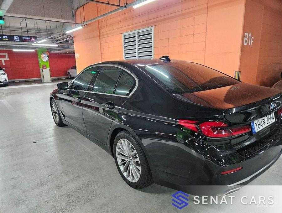 BMW 5-Series 520i Luxury 2WD