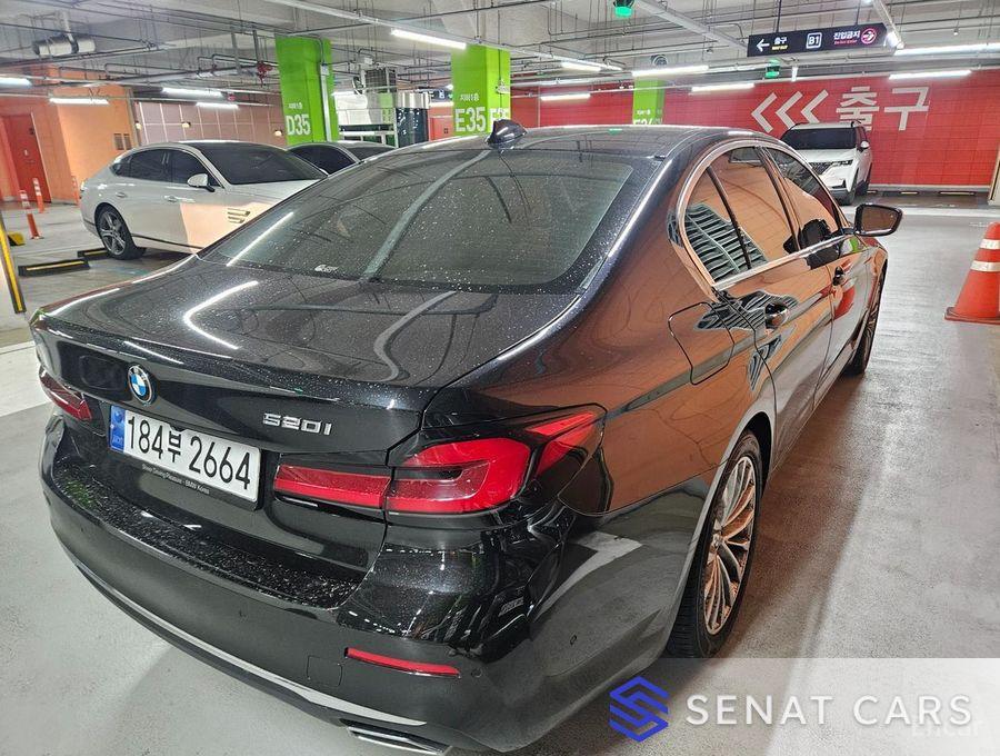 BMW 5-Series 520i Luxury 2WD